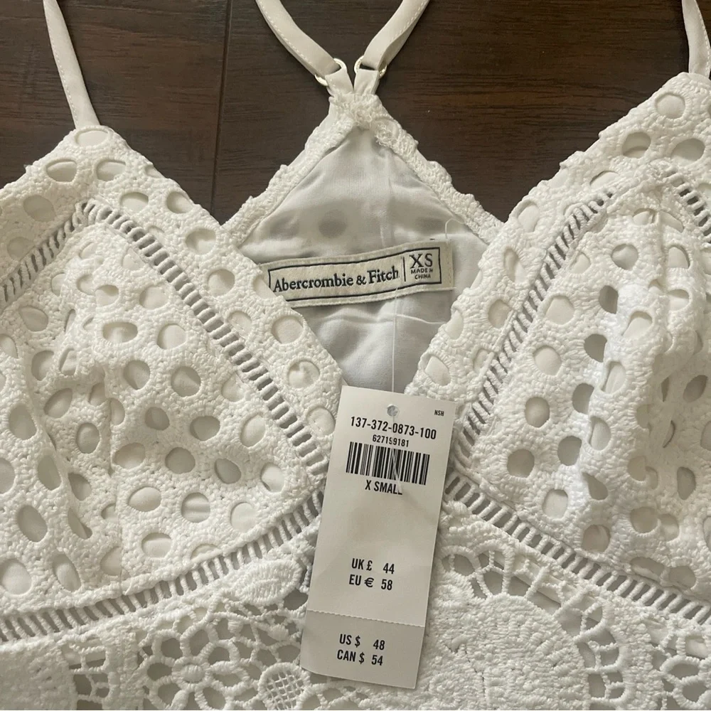 SOLD NWT Abercrombie & Fitch Crochet Lace Cropped Tank Top In Size XS - Picture 2 of 6